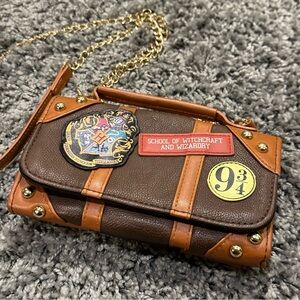 Harry Potter Hogwarts Wallet Purse Hybrid Handbag Crossbody Chain Strap Clutch
